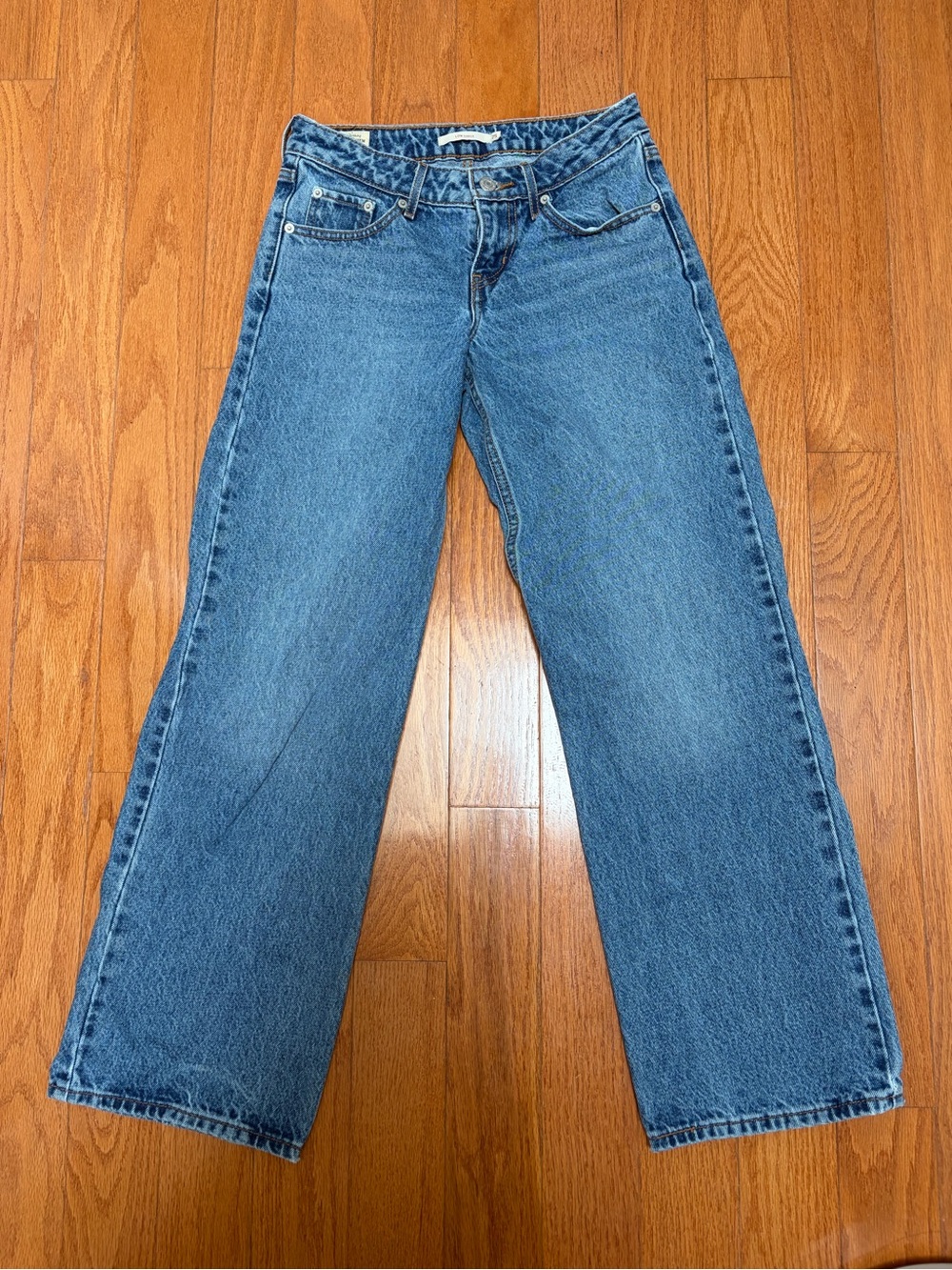 Levi's Women's Straight Leg Jeans in Medium Blue Wash